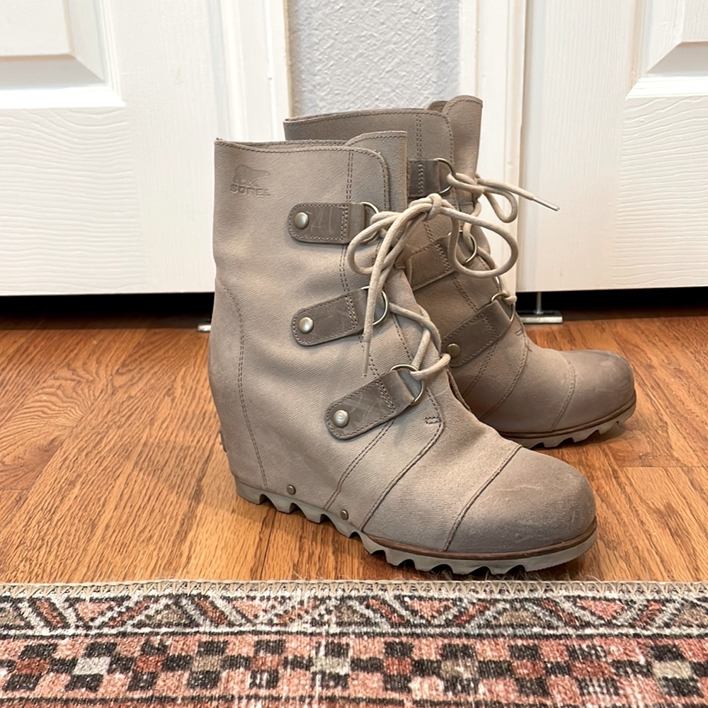 Women’s Sorel Joan tan boots